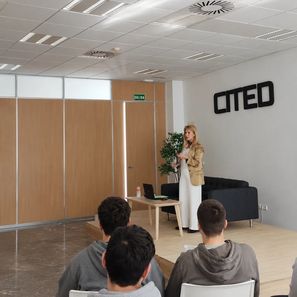 Ponencia de orientación laboral a estudiantes de FP en CITED